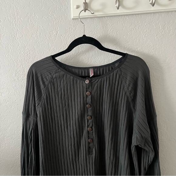 Free People Movement Bella Grey Ribbed Oversized Henley Top - Picture 4 of 8